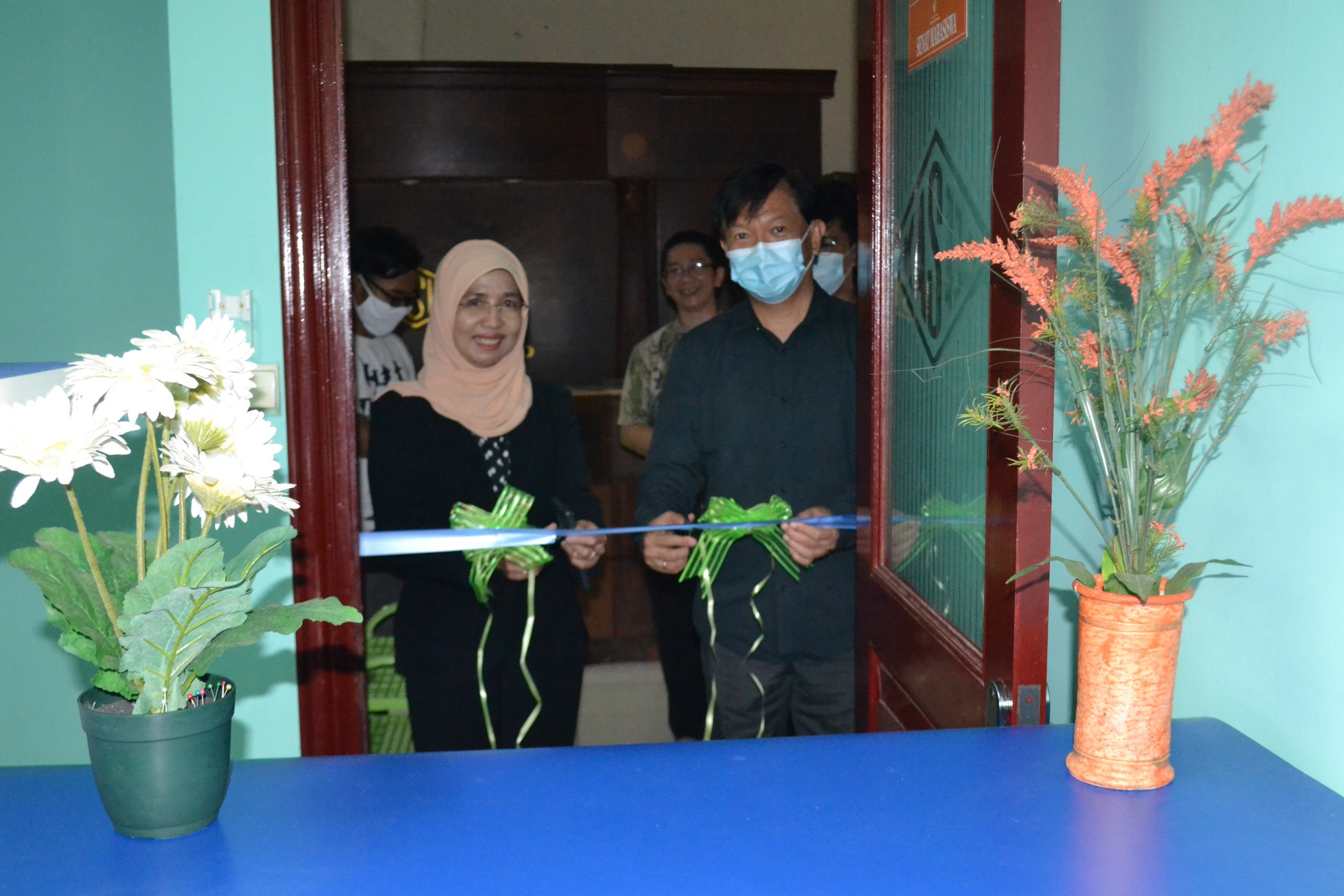 STIE Kasih Bangsa Meresmikan 3 Ruangan dan Sekaligus Gunting Pita Peresmian